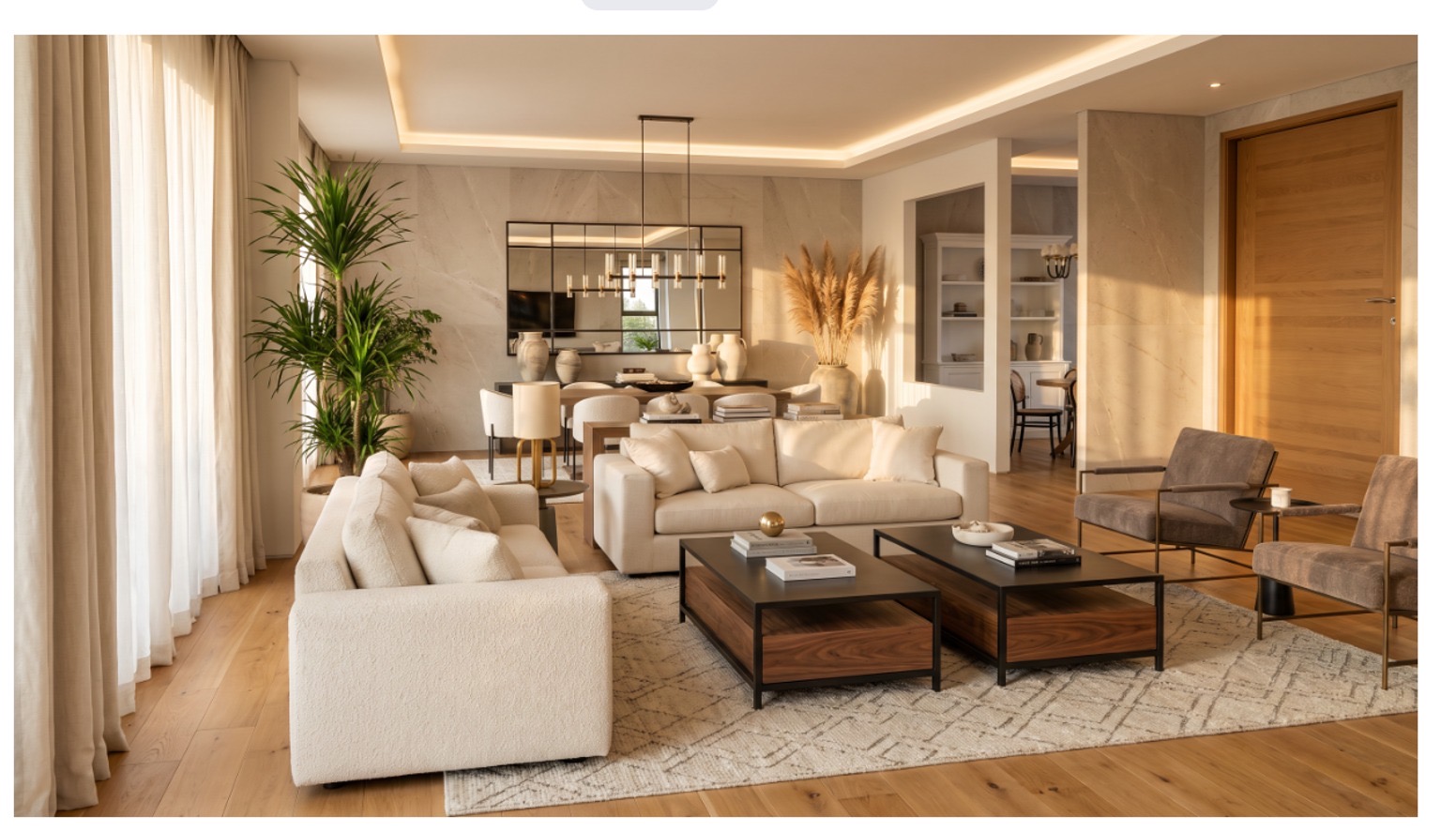 Sala urbana en tonos crema con sofás bouclé, mesas de centro en madera y negro, plantas altas y comedor al fondo